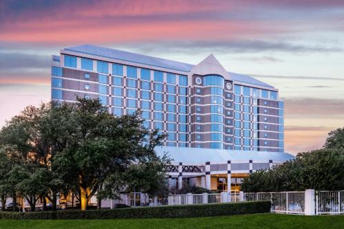 Farmers Branch Hotel | Renaissance Dallas North Hotel