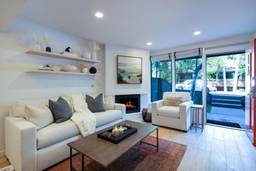 Aspen Apartment | Renovated 2 BR Aspen Condo Ski-in out