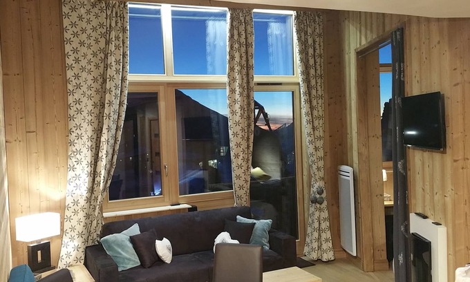 Avoriaz Apartment | Renovated and RARE Classified 3* Hyper Centre, at the foot of the slopes! Large bay window