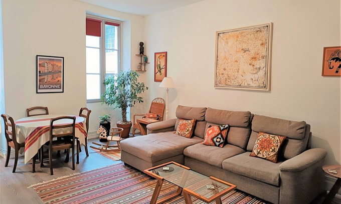 Centre Ville Apartment | Renovated family-friendly flat in the ♥ of Pau ★