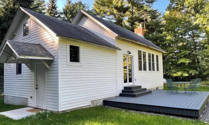 Brill Cabin | Renovated Historic Nobleton Schoolhouse