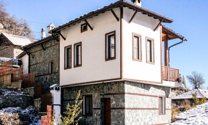 Delchevo Villa | Renovated Villa Overlooking The Pirin Mountains