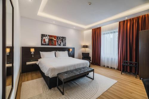 Center House | Republique