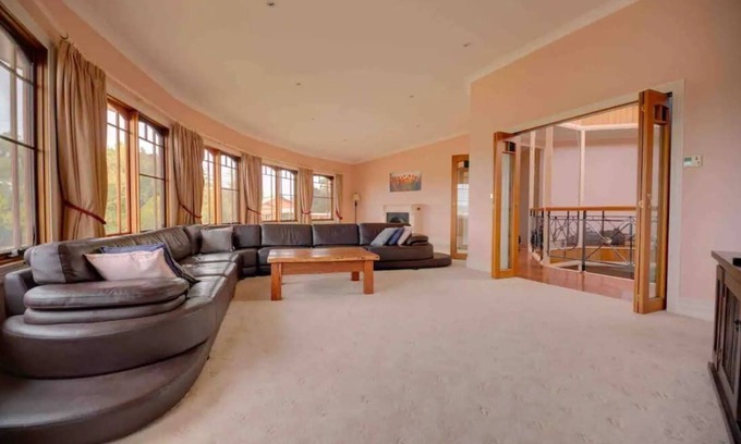 Bathurst House | Reservoir - Truly Unique - Sleeps 14