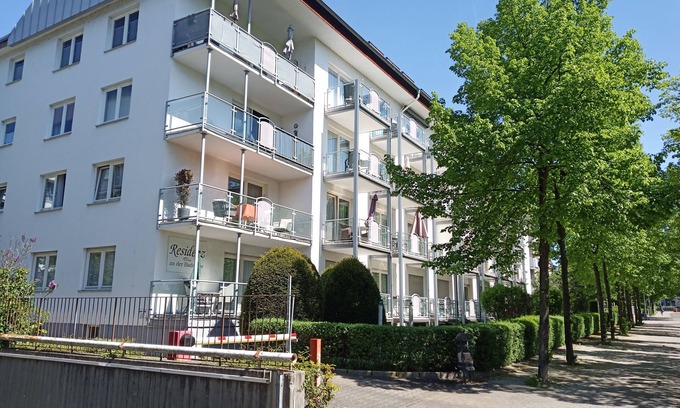 Bad Kreuznach Apartment | Reside in a three-room apartment with a view of the spa gardens
