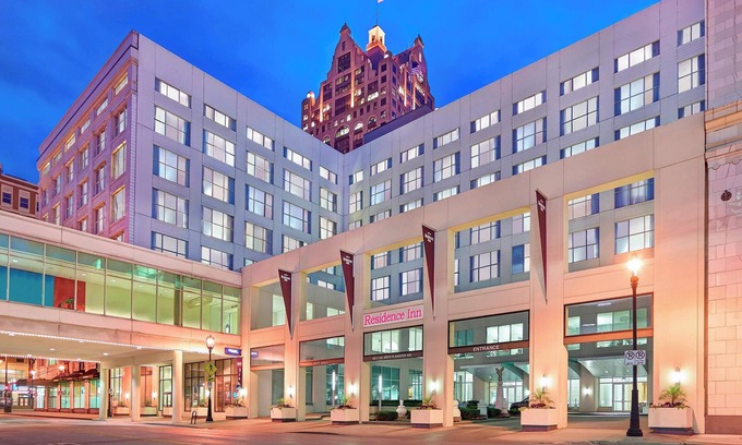 Westown Hotel | Residence Inn Milwaukee Downtown by Marriott