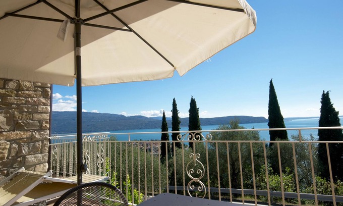 Toscolano Maderno Apartment | Residence Limoni del Rustichel: Apartment N.9 with lake view, underground parking and pool.