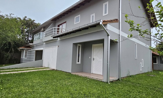 Barra da Lagoa House | Residencial Beira Mar , casa aconchegante e ampla a 20 metros da praia