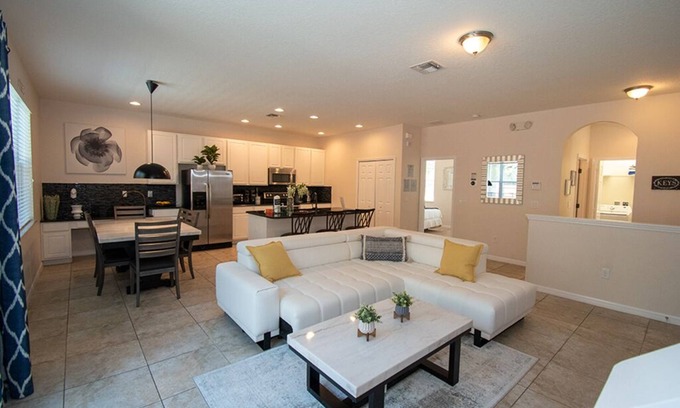 Seasons House | Resort Townhome 4BR, Private Pool, Near Disney