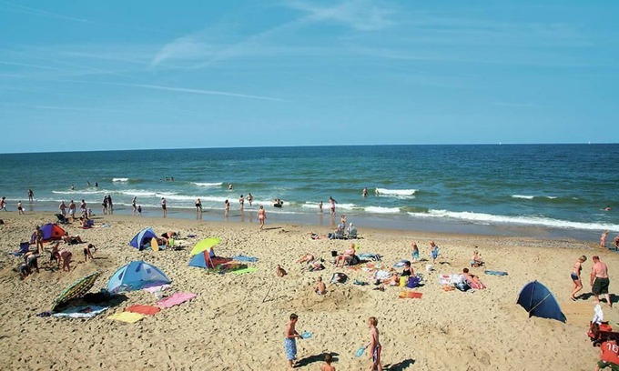 t Zand House | Rest, walk and enjoy the wide beach and in April Tulips!