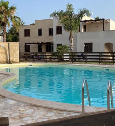 Favignana Apartment | Ric&Cri - fronte mare - 4 posti letto - piscina