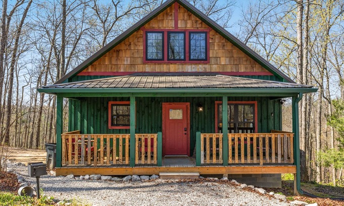 Frenchburg Cabin | Ridge Top Cabin Retreat w/Hot Tub & Game Room