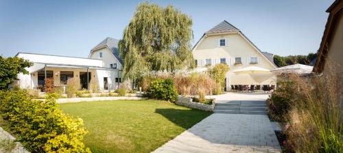 Lohmen Hotel | Ringhotel Landhaus Nicolai "Hotel Garni"