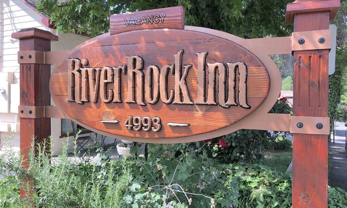 Mariposa Hotel | River Rock Inn