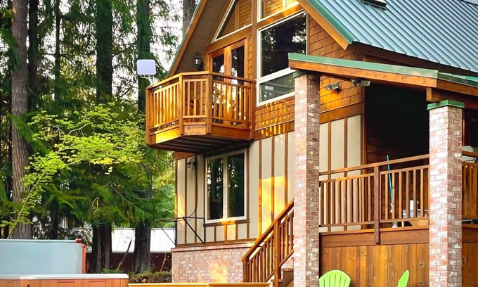 Enumclaw Cabin | River-Walk Cabin - near Mount Rainier National Park