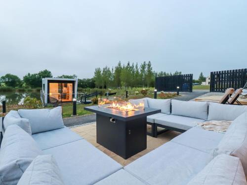 Saint Columb Major House | Riverside Exclusive Retreat