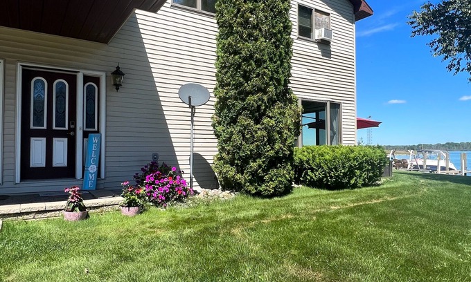 Sault Ste. Marie House | Riverside Retreat, sit back and relax.:-)