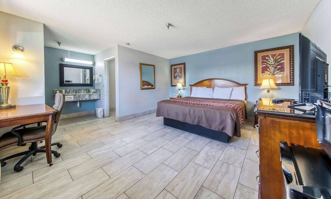Haines City Hotel | Rodeway Inn And Suites