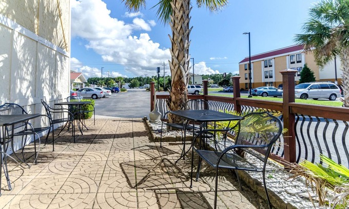 Jacksonville Hotel | Rodeway Inn & Suites Jacksonville near Camp Lejeune