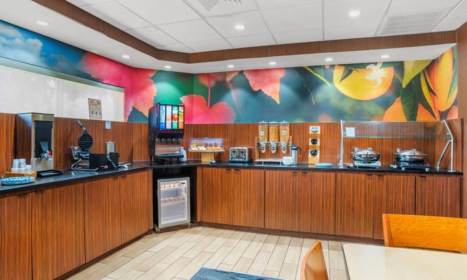 Northeast Pensacola Hotel | Rodeway Inn