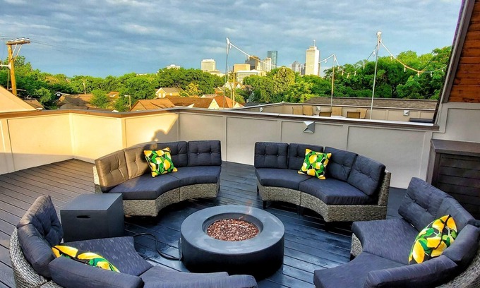 Hope Gardens House | ROOFTOP PARADISE★1 MILE to Broadway★Sleeps 12★Brand New House and Furnishings