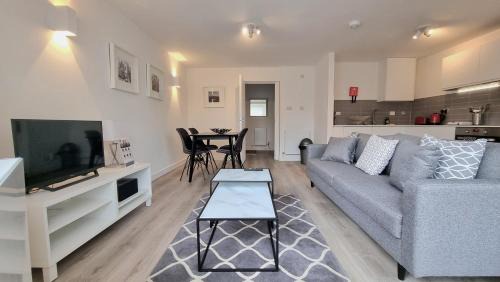 Chiswick Riverside Apartment | Roomspace Serviced Apartments - Kew Bridge Court