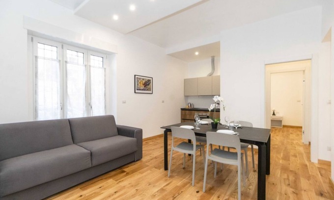Cenisia Apartment | Roomy and comfortable apartment ideal for hosting up to 6 people is located in the Cenisia district, a quiet residential area, near the Turin Polytechnic campus and the Court, 2 km from Porta Susa station, and close to bus and metro lines for the city ce