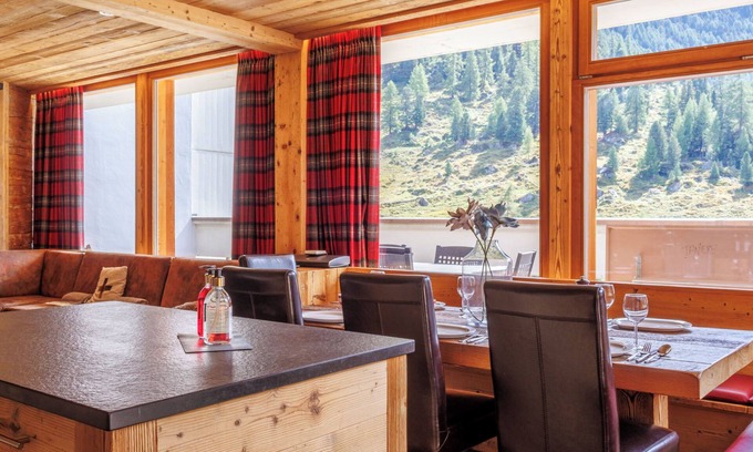 Noveli Apartment | Rosablanche D Attique by Interhome