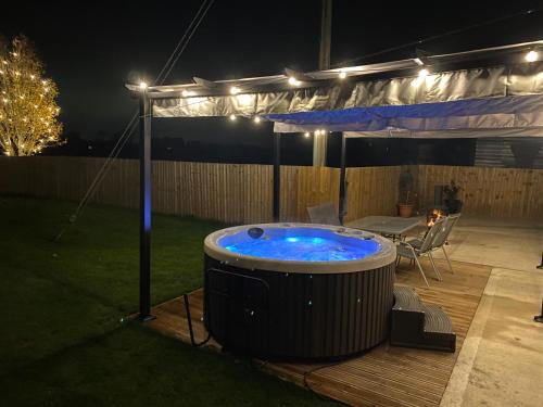 Evesham House | Rose barn hot tub holidays in the Cotswolds