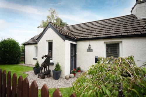 Carrbridge House | Rose Cottage - Seasgair Lodges