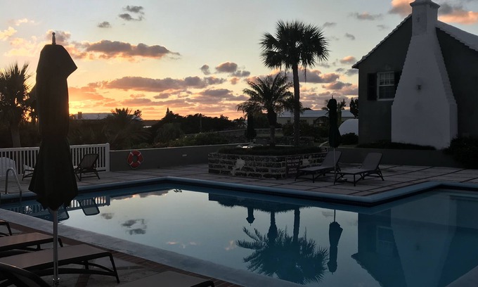 Pembroke Apartment | Rosemont Guest Suites