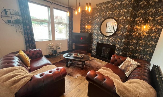 Barnsley House | Royston Village, Barnsley, 1930’s contemporary villa