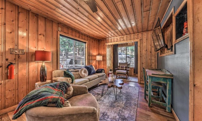 Ruidoso House | Ruidoso Cabin with Grill - Near Grindstone Lake!