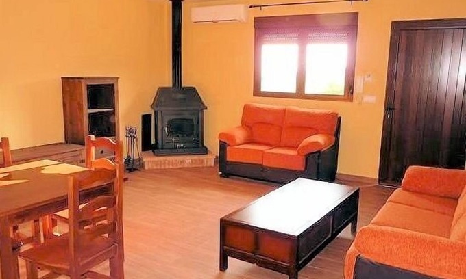 Villamiel Cottage | Rural apartment La Noguera for 5 people