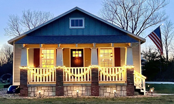 Lawrence House | Rural, cozy & close to KU - easy access on hard-top roads, nice newer amenities!