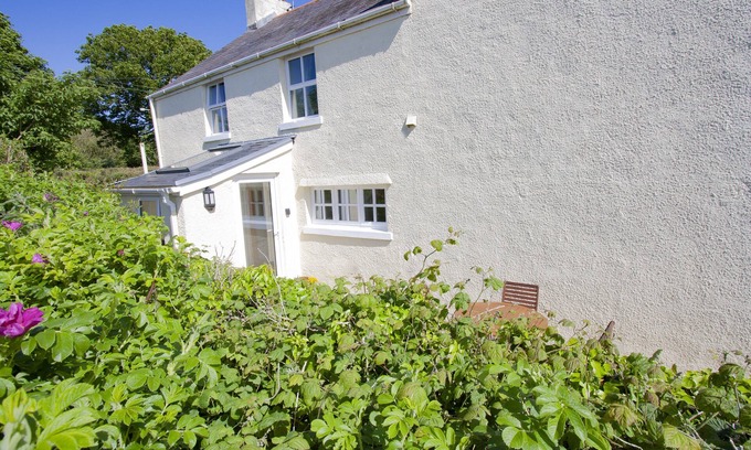 Scurlage Cottage | Rural location, surrounded by farmland, ancient green lanes, footpaths & woods.
