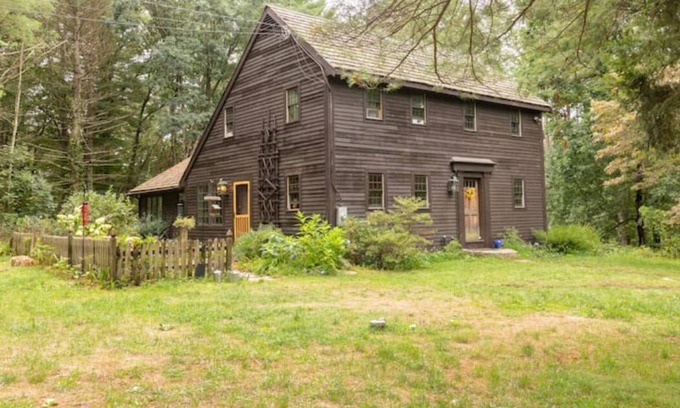 Rogers Apartment | Rustic Farmette Studio with Hot Tub & Pool