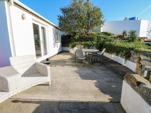 Praa Sands House | Salakee