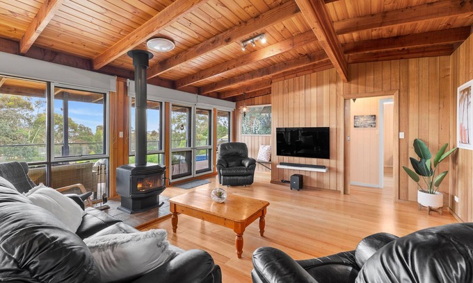 Aireys Inlet House | Salt Gypsy I Walk to the Beach and into Town!