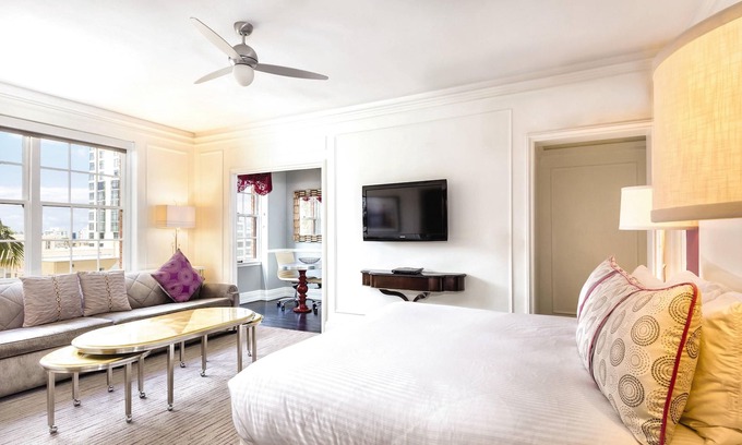 Park West Resort | San Diego Studio Suite w/Pool, Golf & FREE WiFi Near Balboa Park