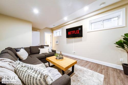 Mayfield Apartment | Sanctuary Suite - KingBed - Wifi - Near WEM - Rogers