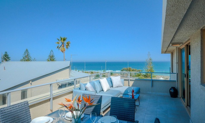 Scarborough Apartment | Sandcastles Penthouse w/Pool & Sauna