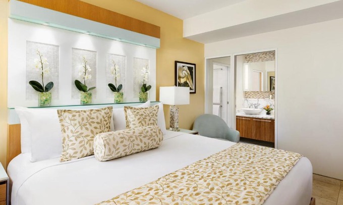Uptown - Upper Duval Resort | Santa Maria Suites Resort