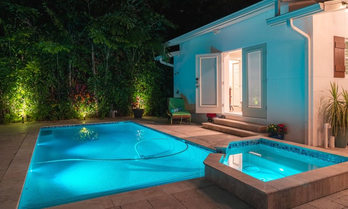 Arlington Park House | Sarasota Private Bungalow Oasis Close to Beaches & Downtown