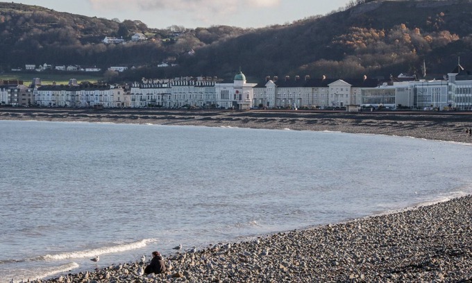 Penrhyn Bay Cottage | Saron Chapel