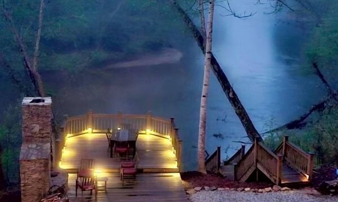 Dahlonega Cabin | Scenic Riverdeck Cabin and Mountain Retreat~Hot Tub~Wine country~Game Room