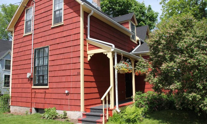 Charlottetown House | School Street House