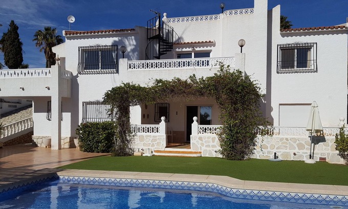 L'Alfas del Pi House | Sea view Villa for 10 guests in L'Alfas del pi between Altea and Benidorm