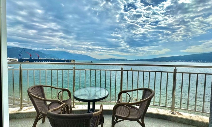 Bijela Apartment | Seaside apartments Zlokovic