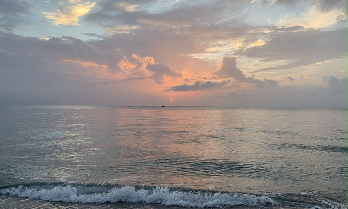 Jupiter Condo | Seaside condo in Jupiter with private views and steps to the beach.
